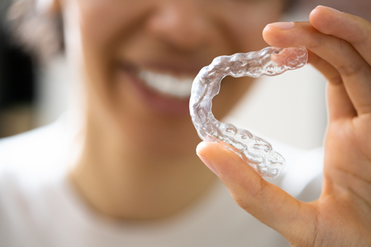 5 Alternatives to Invisalign Clear Aligners and Why They Aren’t as Good